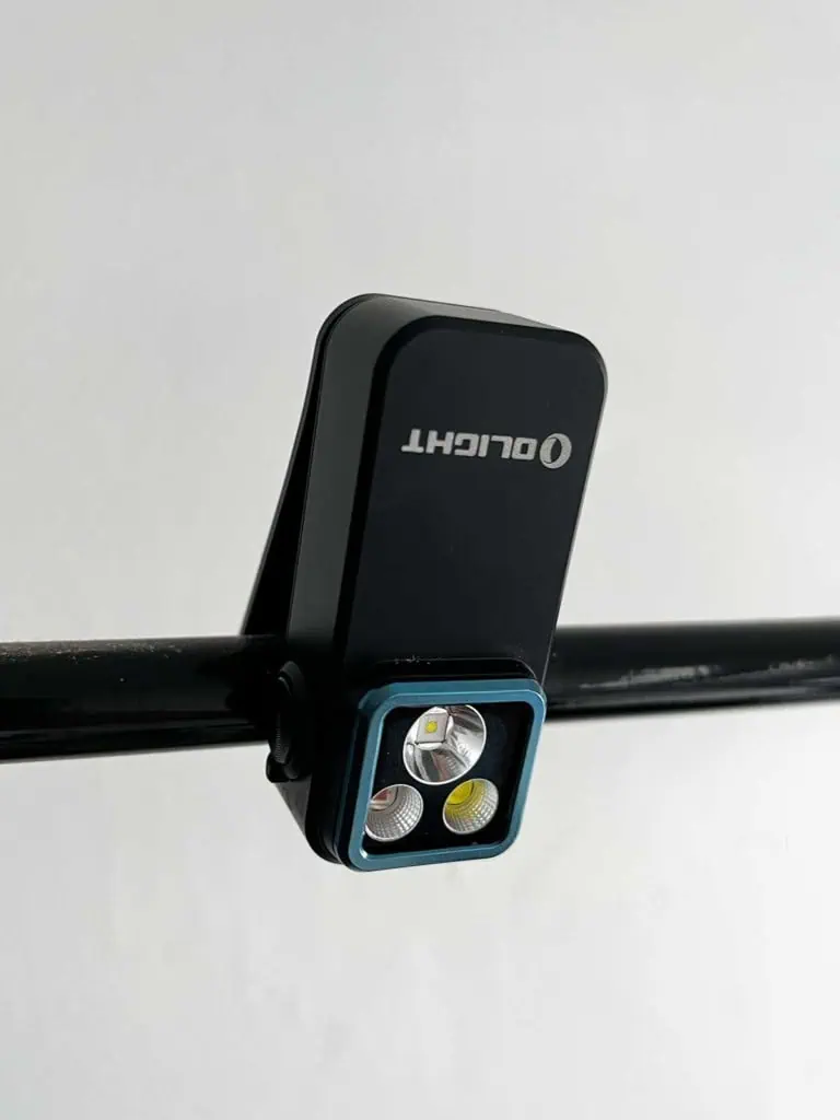 L'OCLIP OLIGHT pour un bar en métal